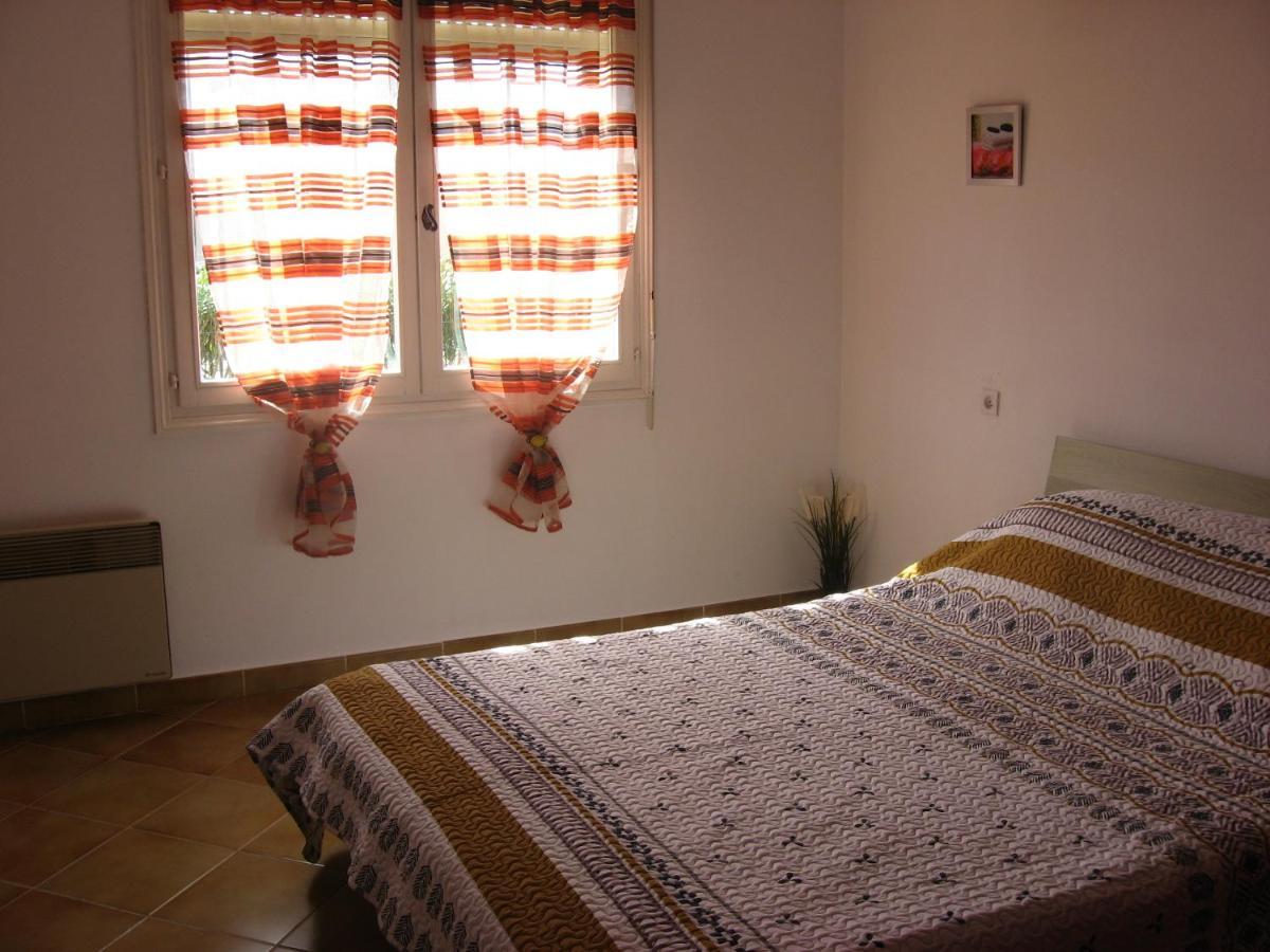 Appartement rez de chaussé à La Londe-les-Maures Extérieur photo