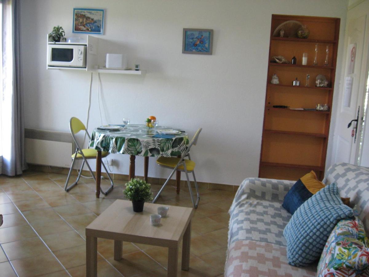 Appartement rez de chaussé à La Londe-les-Maures Extérieur photo