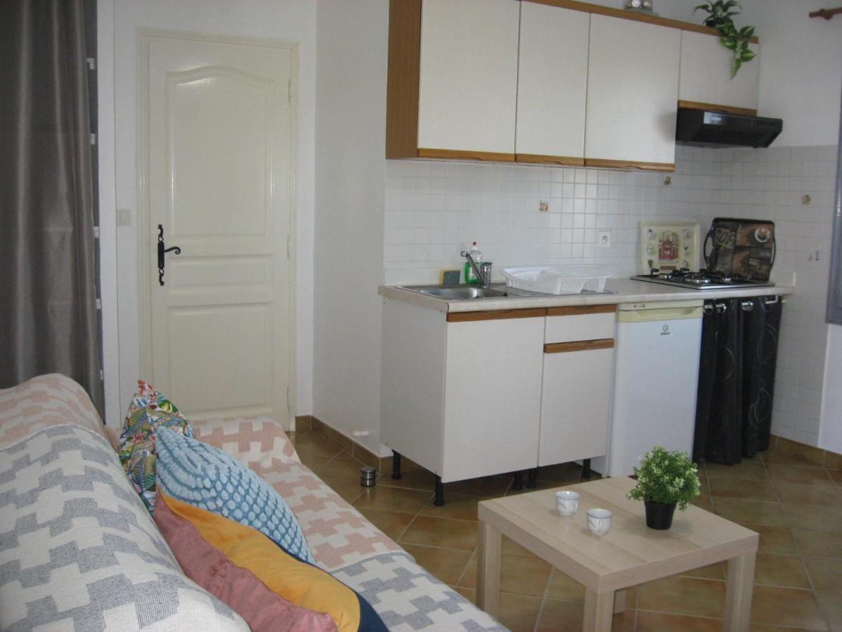 Appartement rez de chaussé à La Londe-les-Maures Extérieur photo