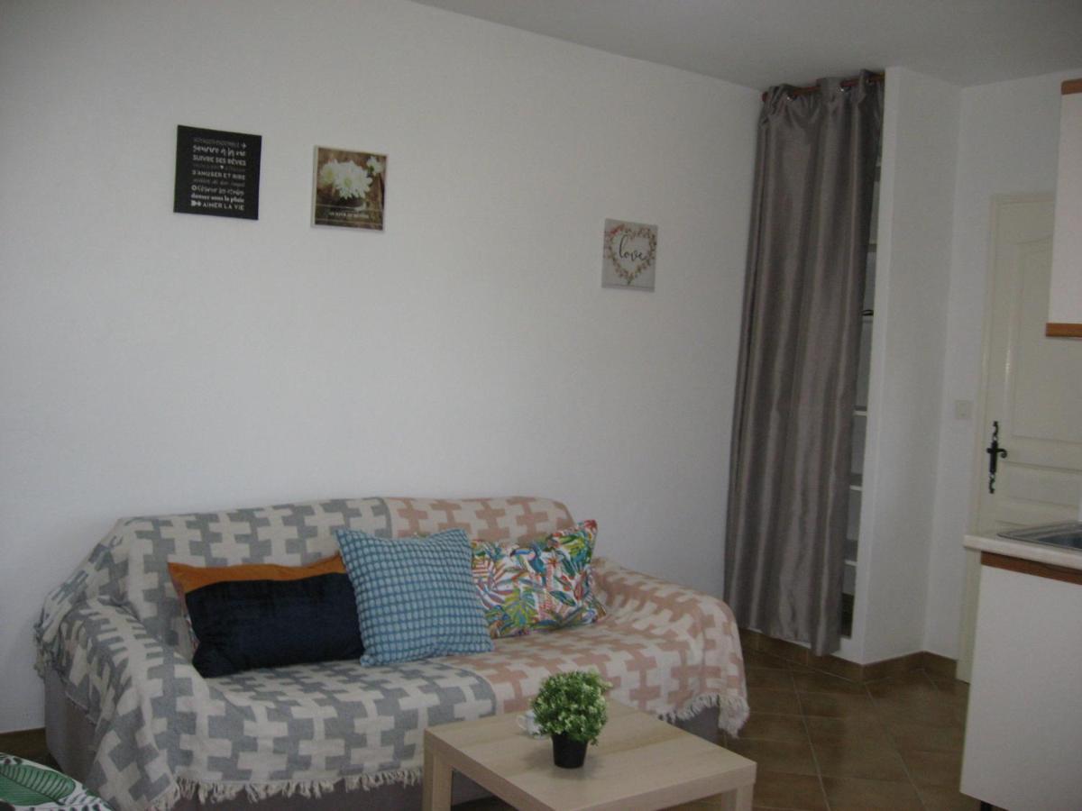 Appartement rez de chaussé à La Londe-les-Maures Extérieur photo