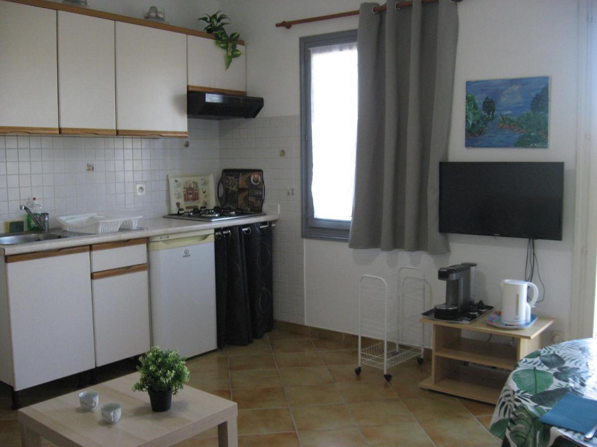 Appartement rez de chaussé à La Londe-les-Maures Extérieur photo