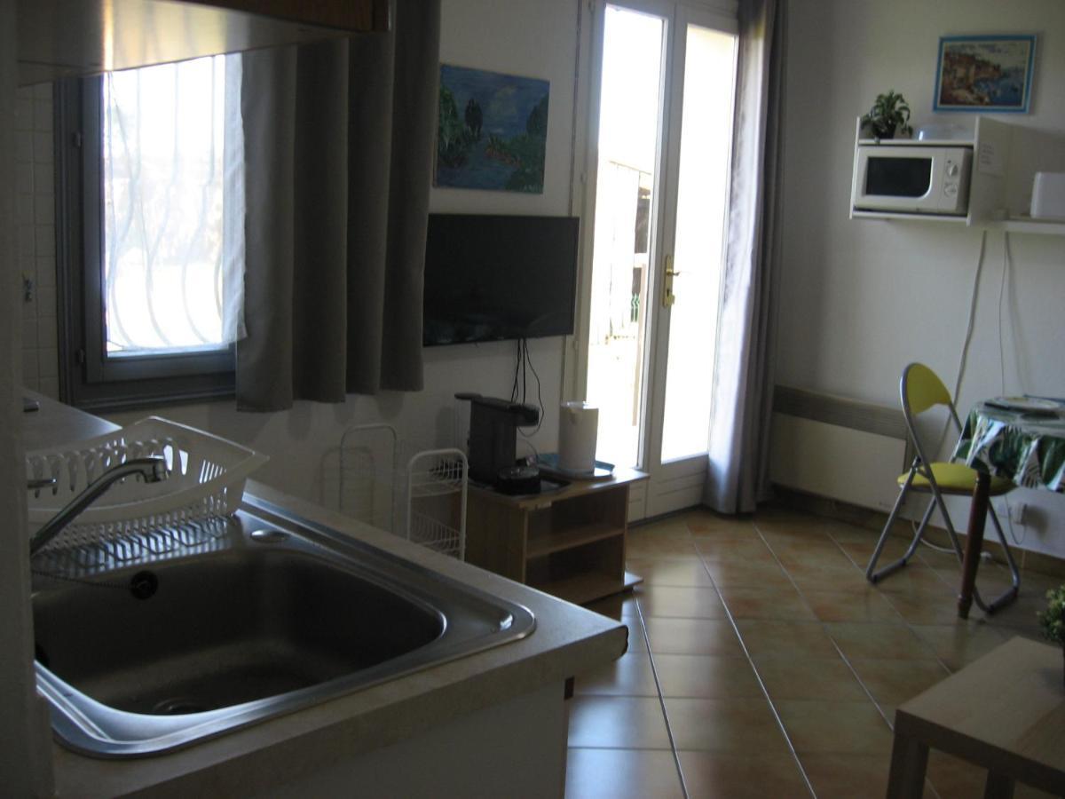 Appartement rez de chaussé à La Londe-les-Maures Extérieur photo