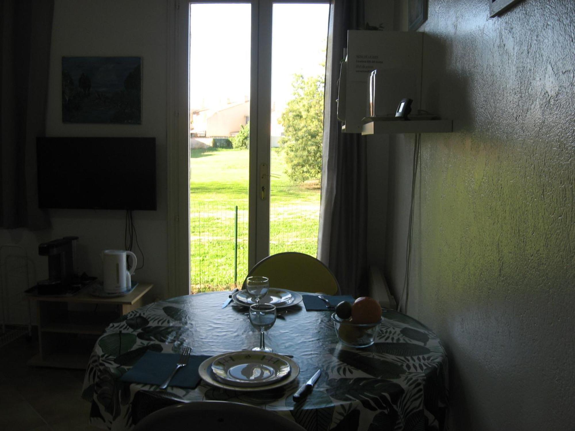 Appartement rez de chaussé à La Londe-les-Maures Extérieur photo