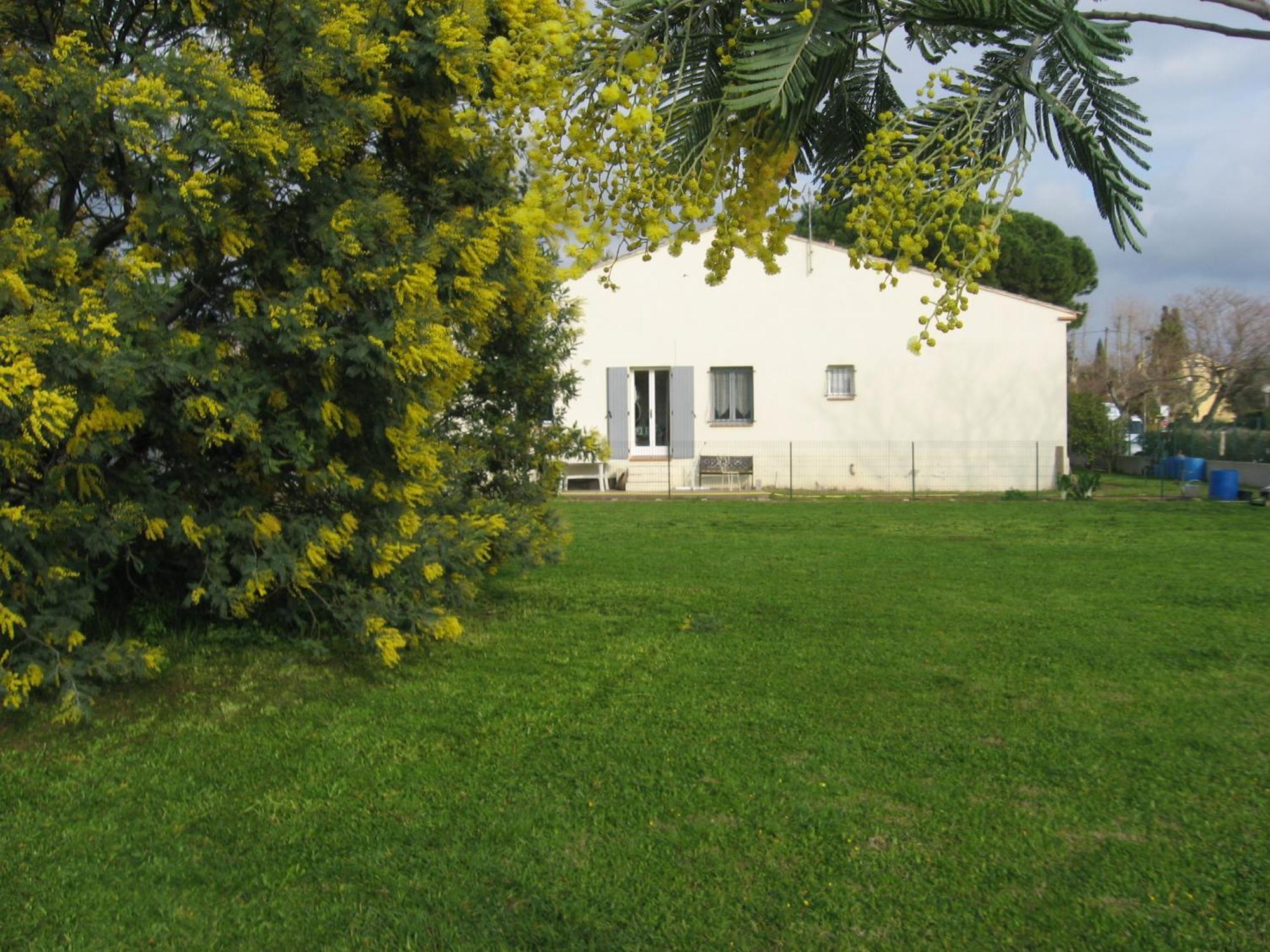 Appartement rez de chaussé à La Londe-les-Maures Extérieur photo